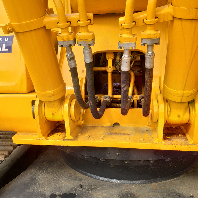 Second Hand Komatsu PC200-8 Excavator in Original Color with Hydraulic Cylinder Other