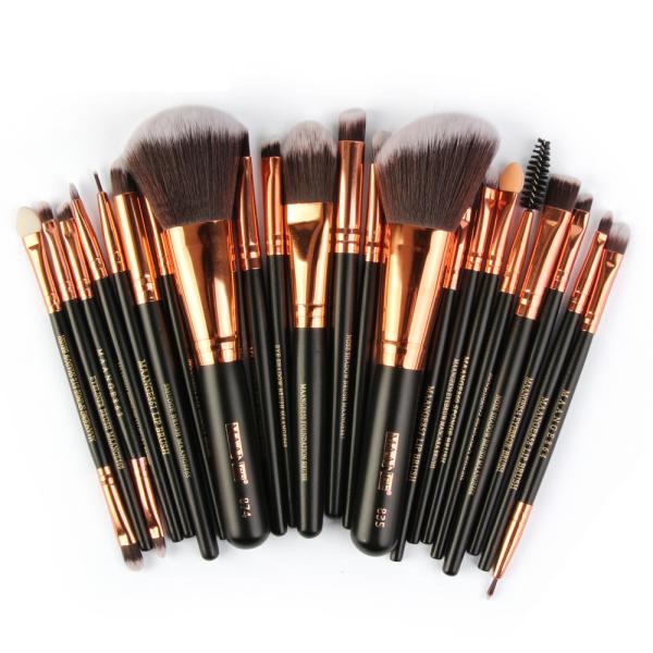 High quality Wood Handle Makeup Brushes Fan Brush best make up brush