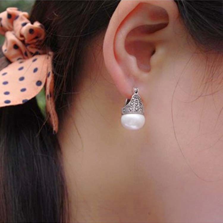 925 Silver Simulated Shell Pearl Drop Hoop Earrings Thai Vintage Jewelry (E12142)