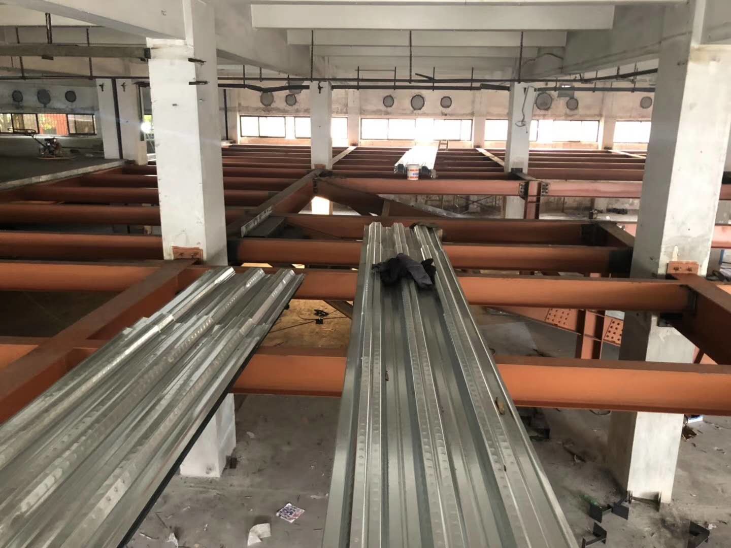 Mezzanine Office 880mm Galvanized Steel Decking Sheet