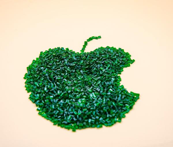 Industrial Grade PCR Plastic Recycled Natural Color PET Chips IV0.78 Abs Plastic