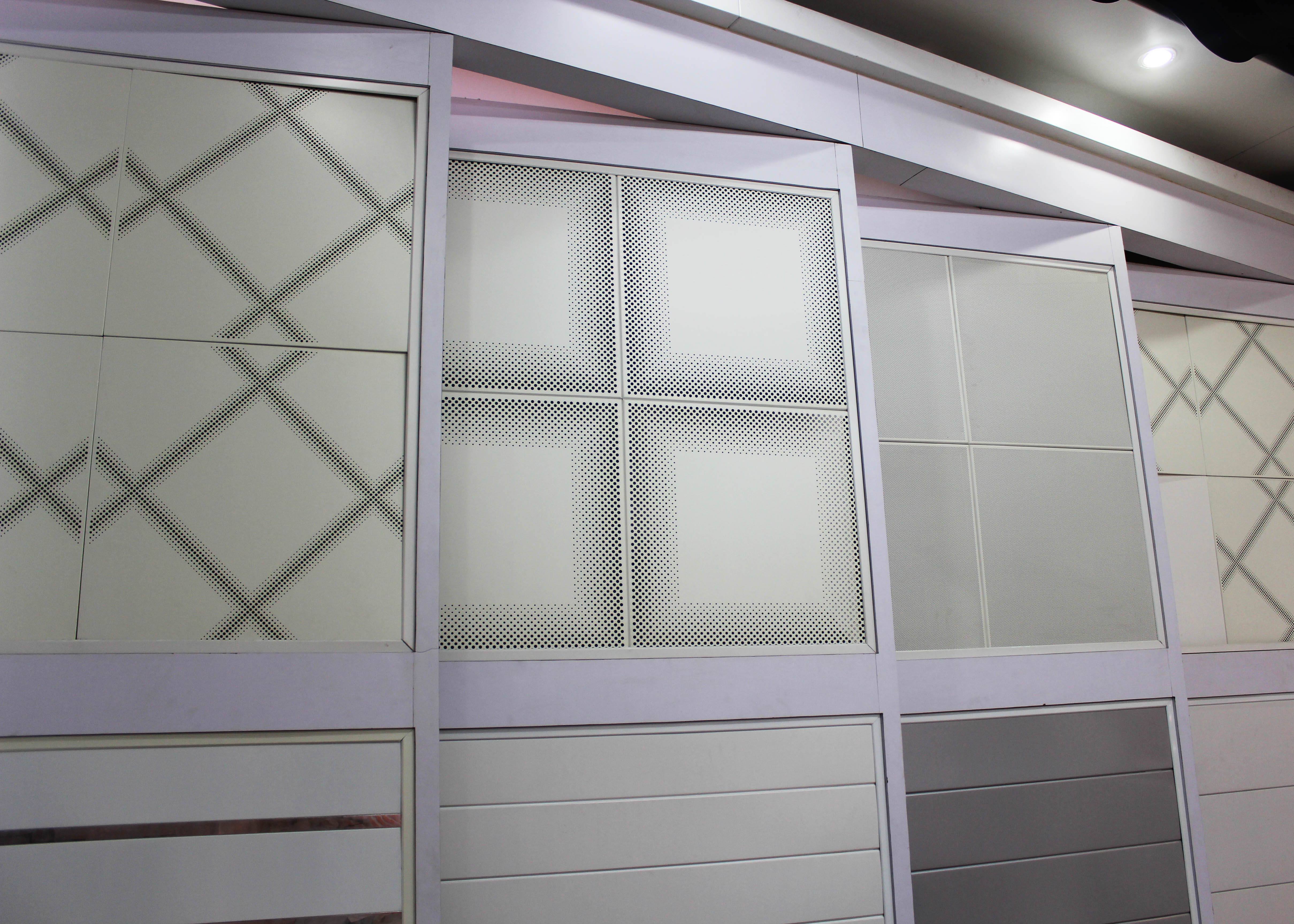 600 x 600 Fireproof Acoustic Aluminum Perforated Ceiling Panel for Building Ceiling Wall Decoration