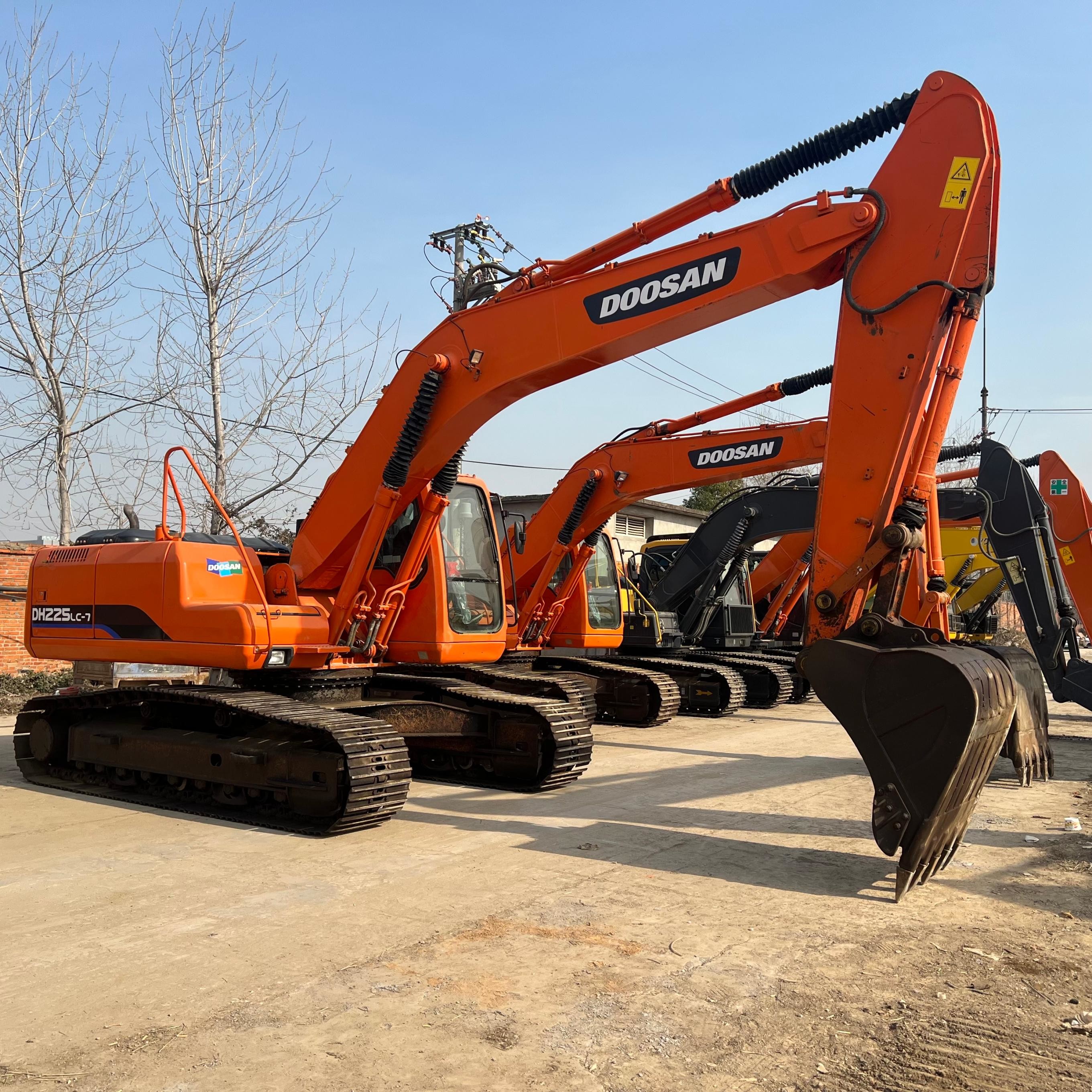 2023 Year Doosan DH225 Used Crawler Excavator Second Hand 22 Ton Digger