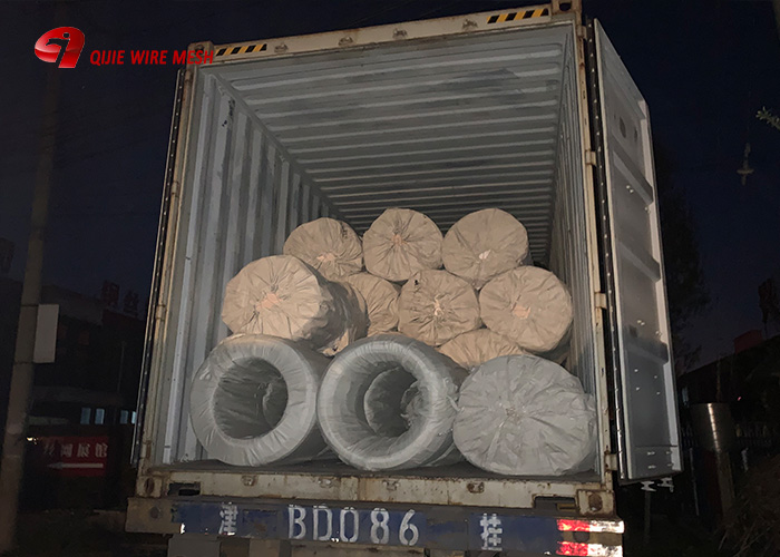 razor wire mesh loading