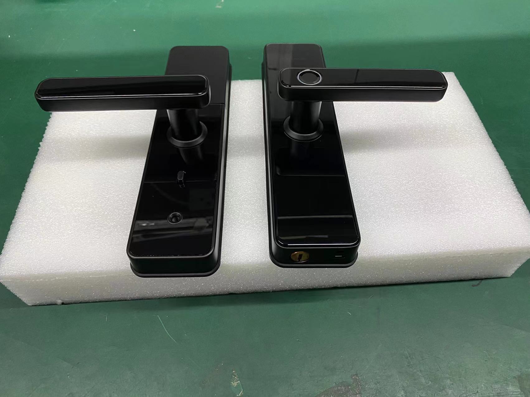 Intelligent Fingerprint Key Password Card Tuya Smart Home Door Lock for Steel Door VILLA