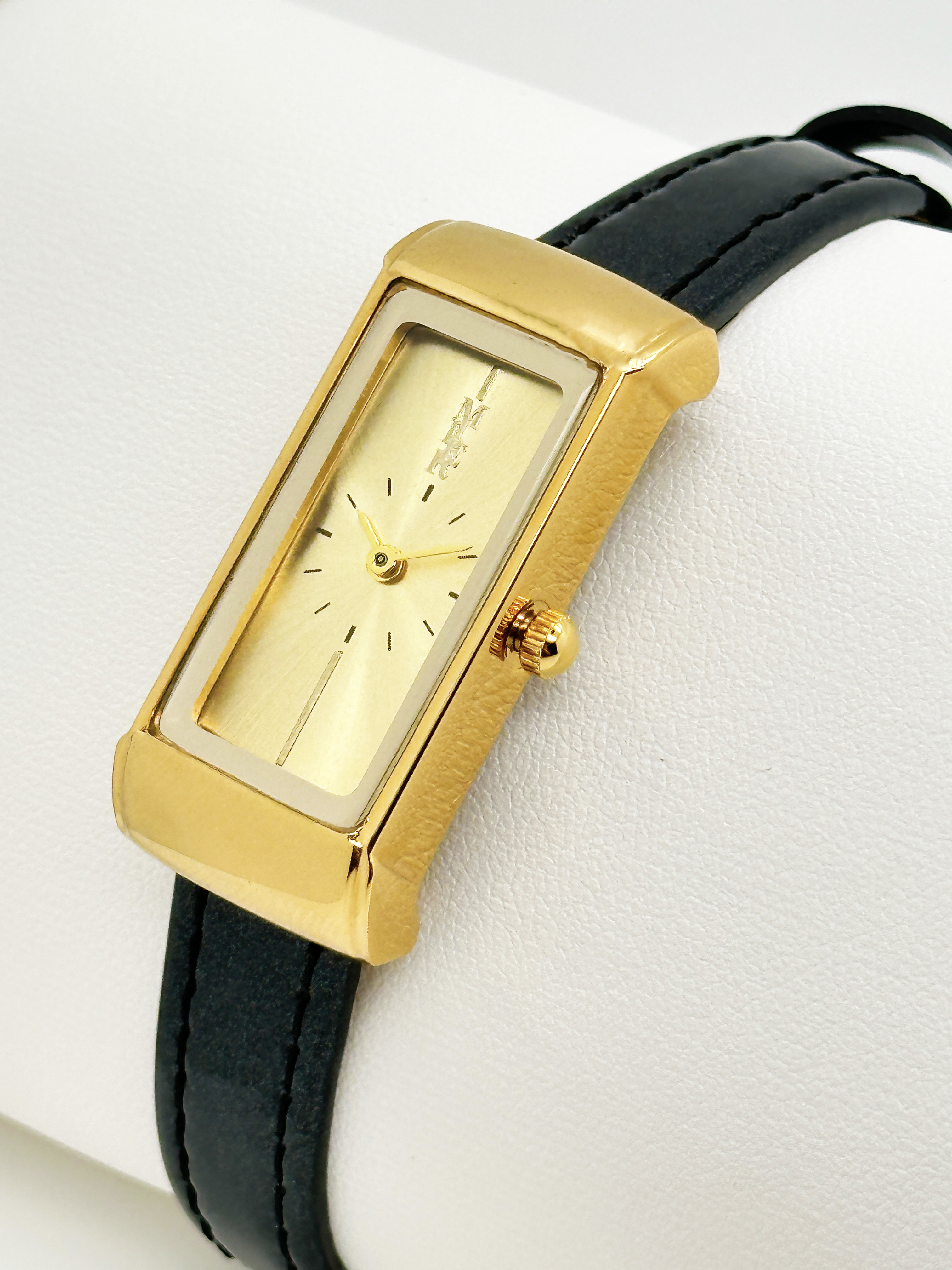 Exquisite Quartz Female Wrist Watches With 30m Water Resistance