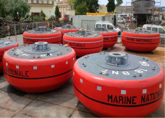 1500kg Nett Buoyancy Boat Mooring Buoy , Cylindrical Pendant Surplus Steel Buoys