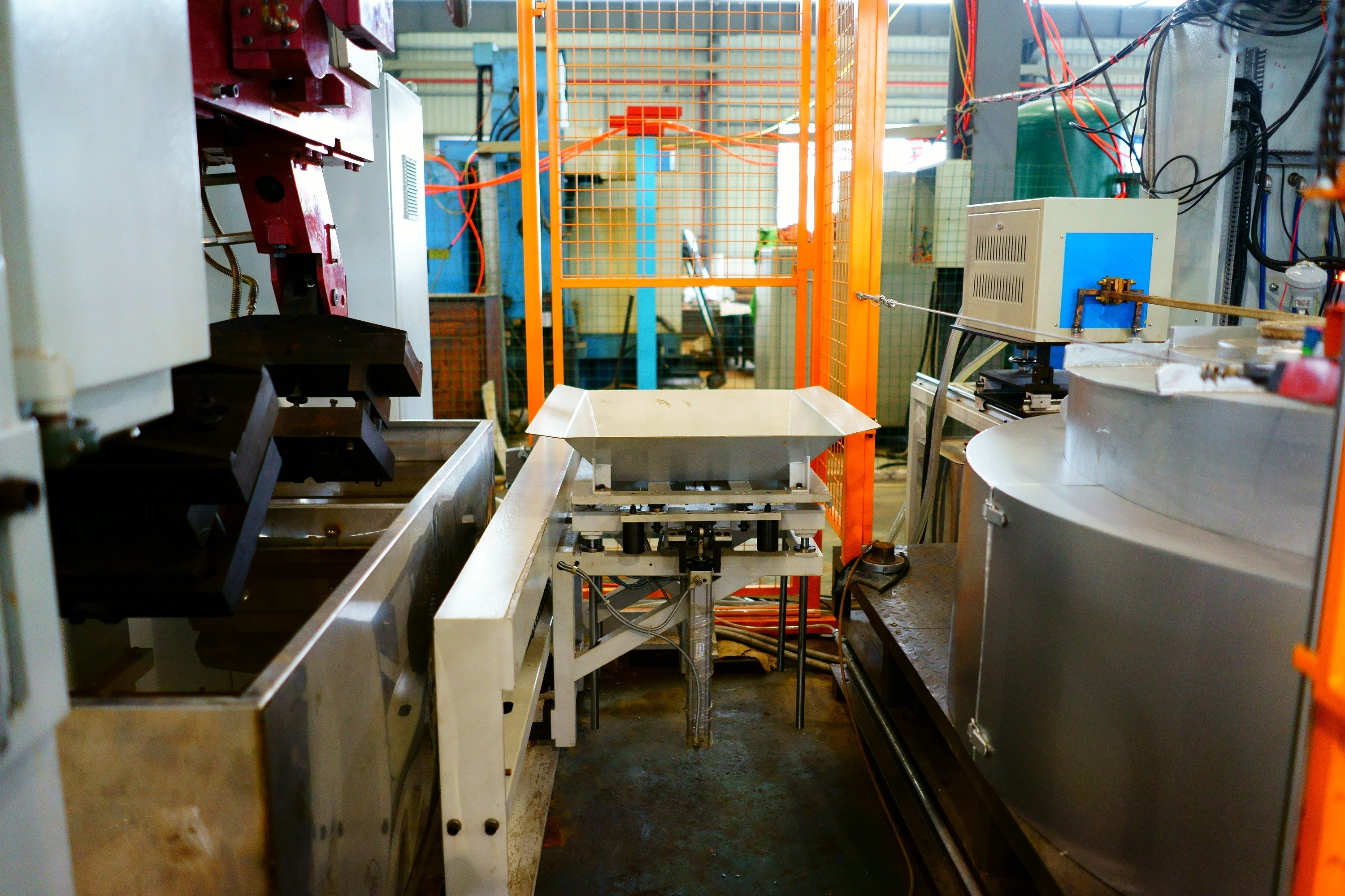 Low Pressure Die Casting Machine 13T 350KG/H For Industrial Production