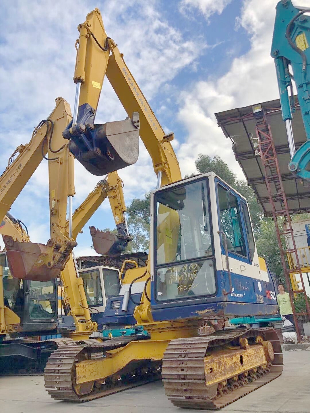 Get Your Hands on a Used Komatsu PC60 Excavator with Low Working Hours of 0-2000 at a