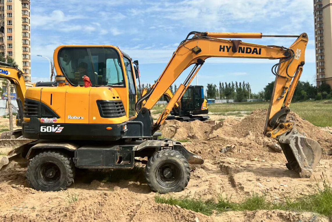 Good Condition 6 Ton Used Excavator Hyundai Wheel Excavator 60VS On Sale
