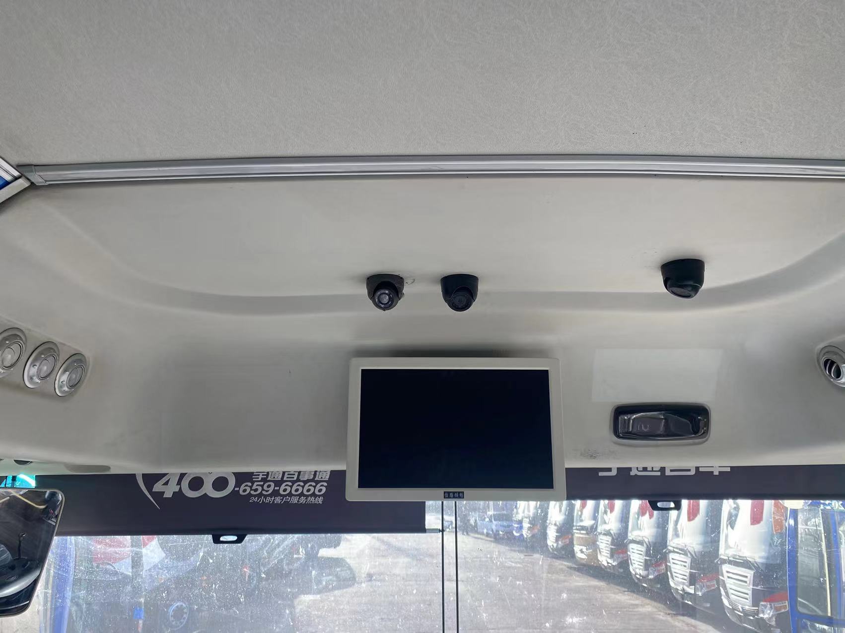 Top- ZK6110 Coach Bus with Euro 3 Emission Standard and 56000km Mileage Direct Sell