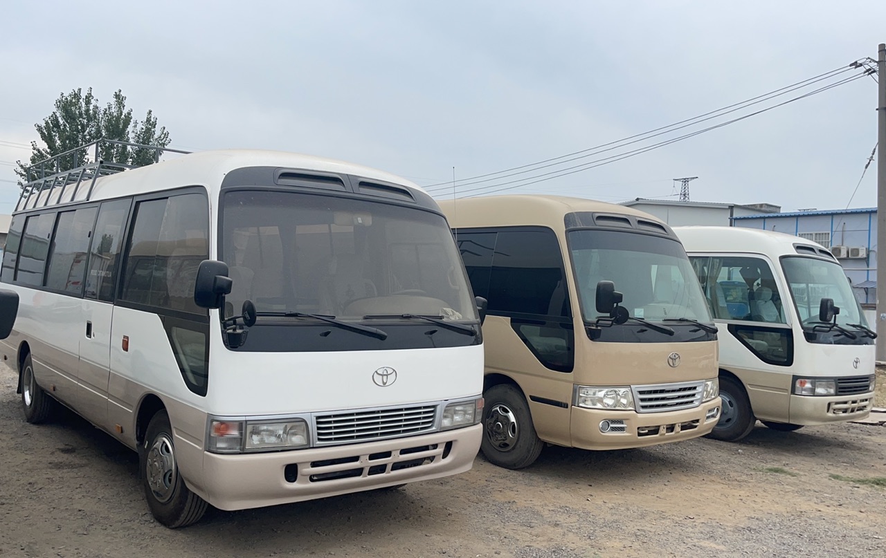 11. Tourist Luxury Bus 30 Seats Used Diesel Toyota Coaster Bus for Tourist Sightseeing