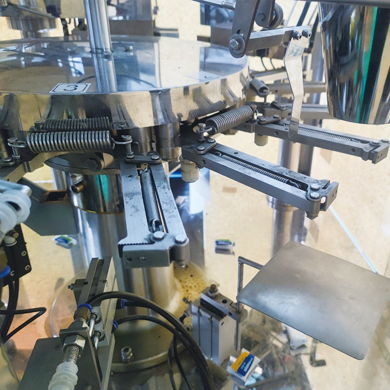 Automatic Food Tray Wrapping Packing Machine Household Products Packing Machine Detergents Tray Packing Machine