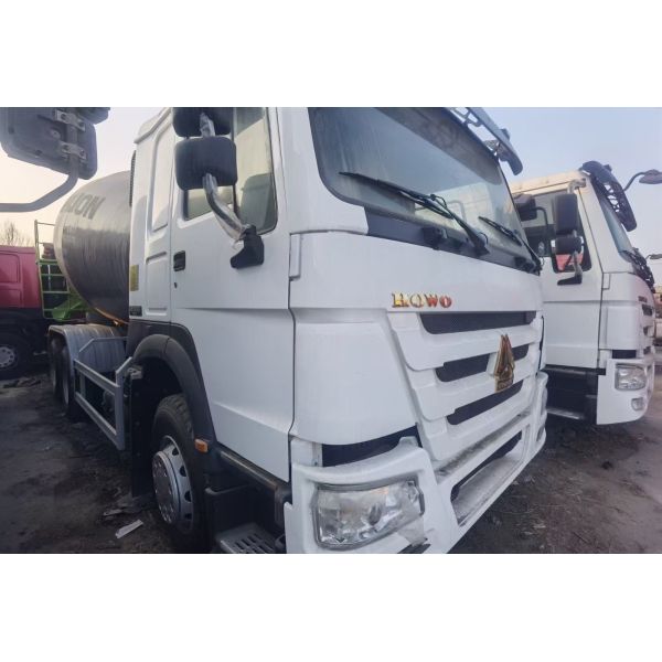 Used HOWO transport vehicles and used Zoomlion mixing tanks