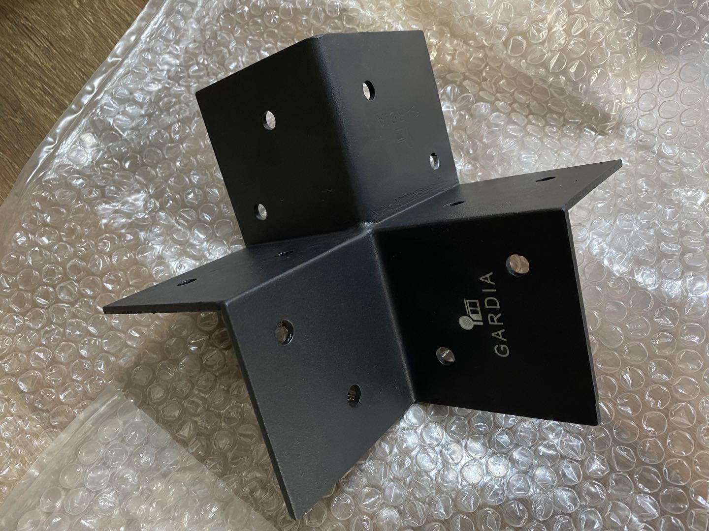 Furniture Hardware Pergola Bracket with Wooden Structure and Stamping Punching Bending