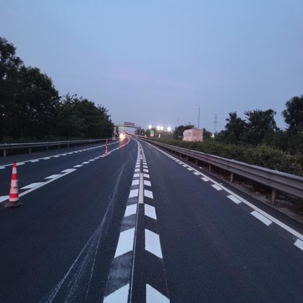 Durable Thermoplastic Road Marking Paint with Excellent Weather Resistance and High Wear Resistance for Outdoor Applications