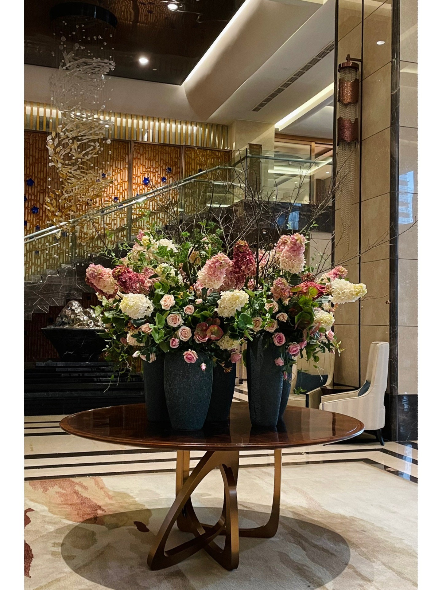 Premium Vase Ornament Hotel Flower Arrangement Decorative Flower Pot And Table