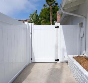 Wholesale Outdoor 6 Ft White Pvc Privacy Fence Panels Easily Assembled from china suppliers