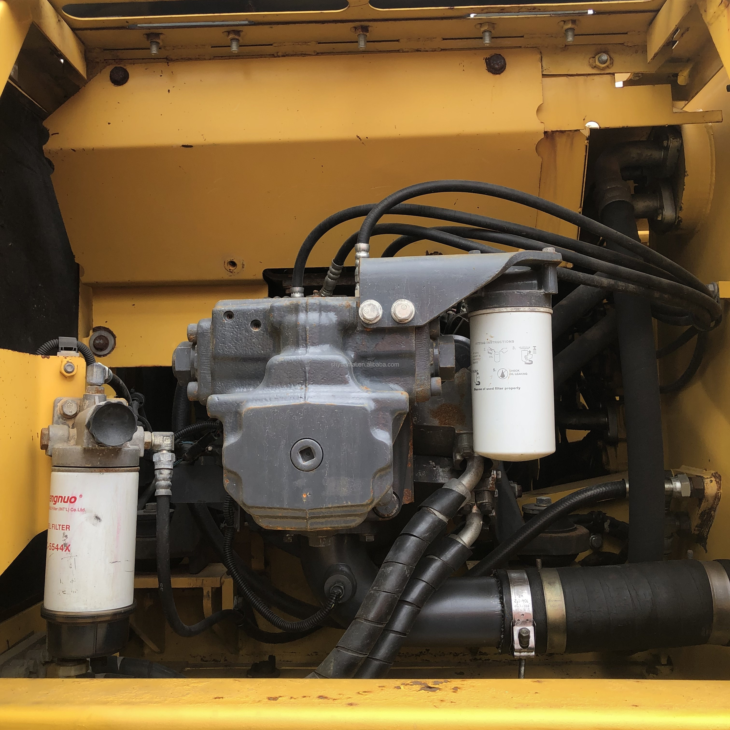 Excavating 20 tons of durable hydraulic track type PC Komatsu 200 second-hand excavator at a low price and selling well