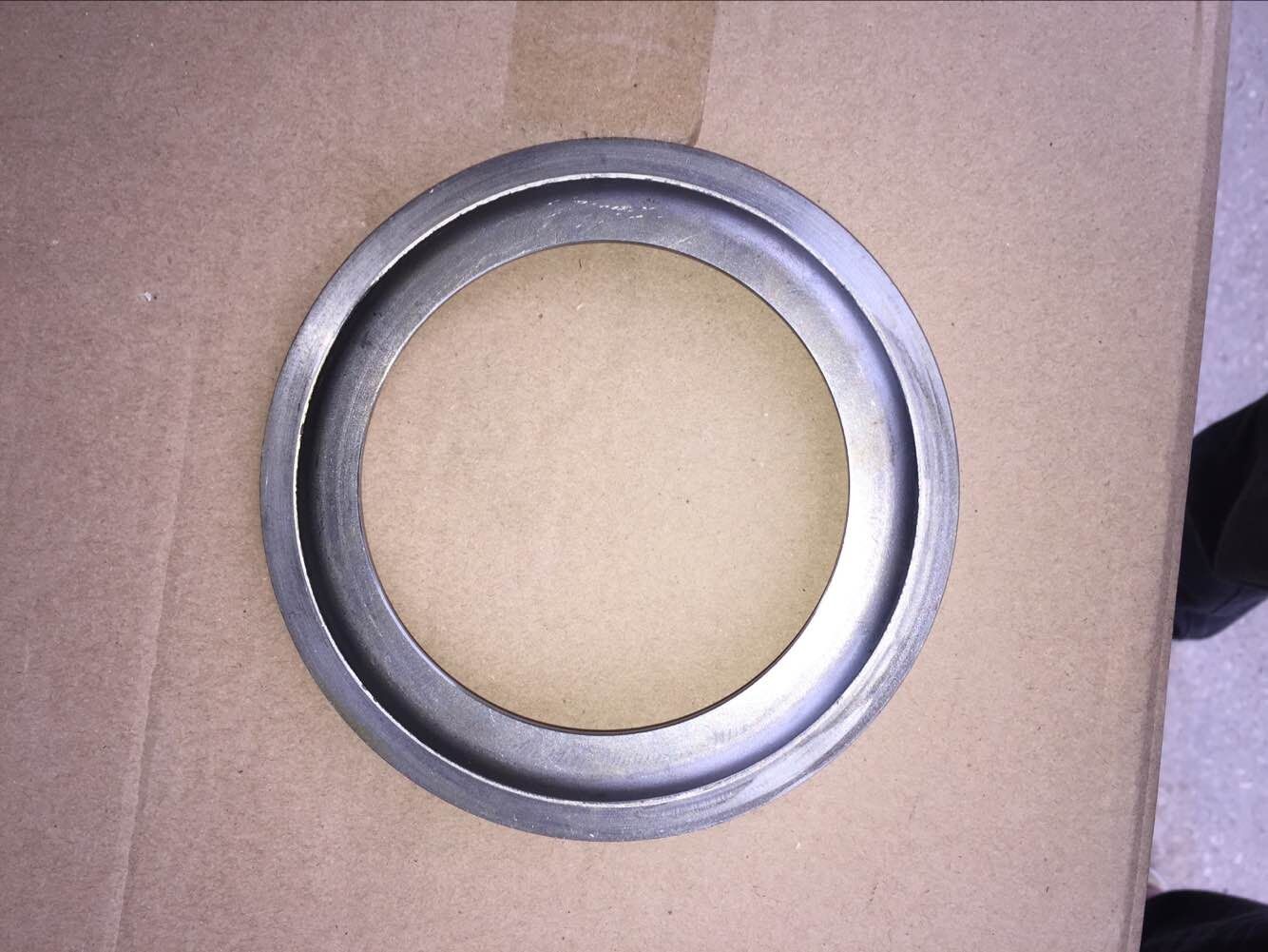 ISUZU CXZ 1423190390 Oil Seal Cover Galvanized Sliver Color 139 * 95mm