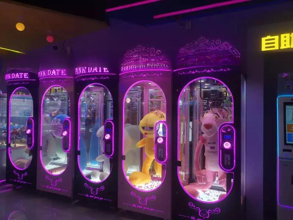 Dreamland Pink Date Cut Prize Coin Arcade Gift Game Machine Big Toys Cutting Claw Machine For Shopping Mall