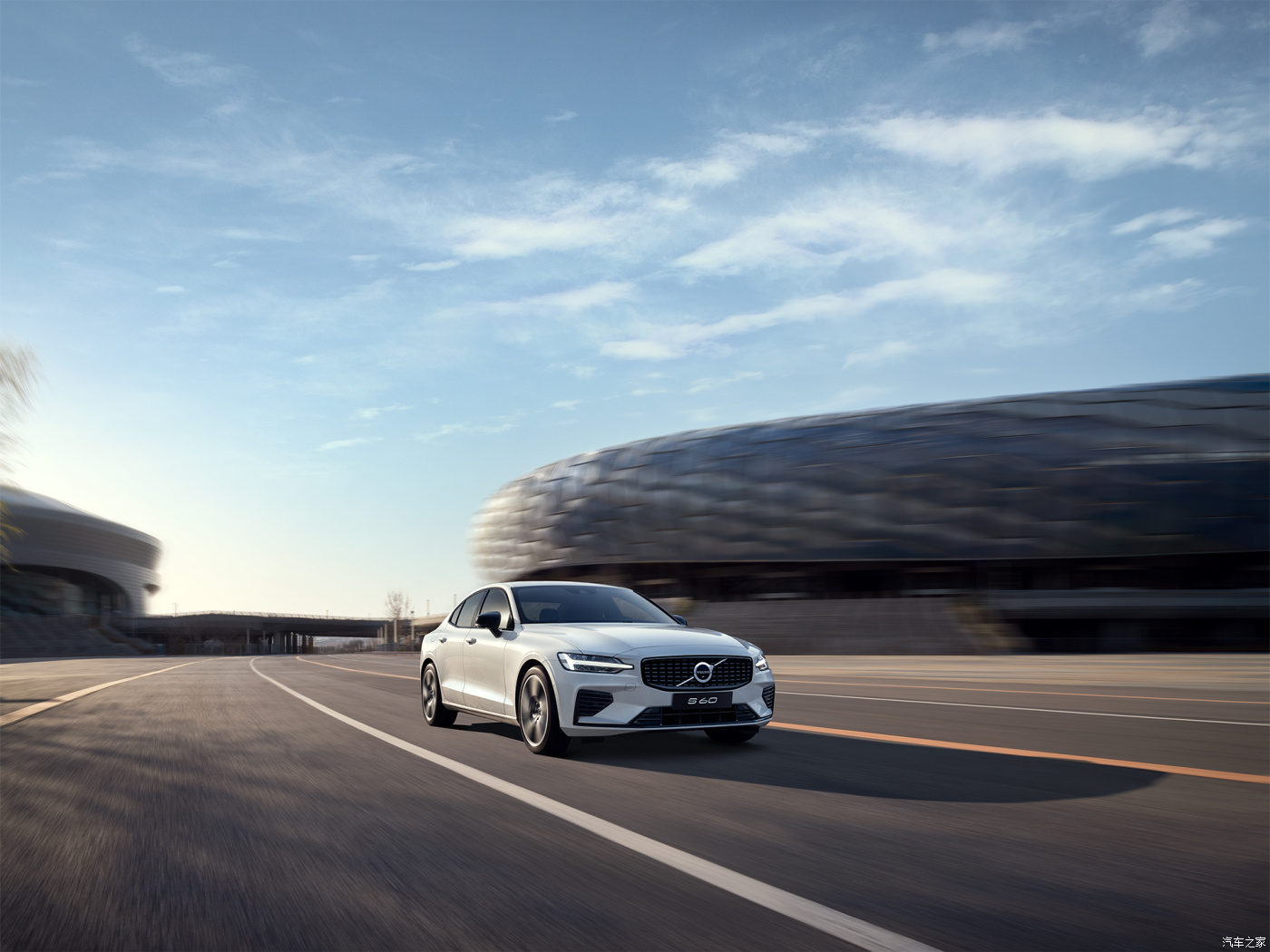 Experience the Best of Both Worlds with the 2023 Volvo S60 High Speed Long Range and Plug-in Hybrid