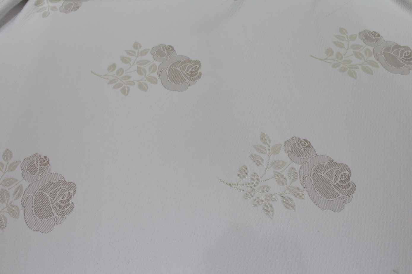 Moisture Proof 200gsm Polyester Jacquard Knitting Fabric With Rose Pattern Printed