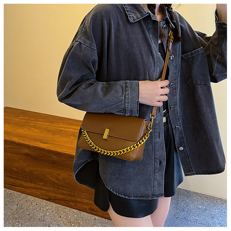Simple and Versatile Chain Tote Crossbody Bag with Large Capacity Retro Shoulder Bag