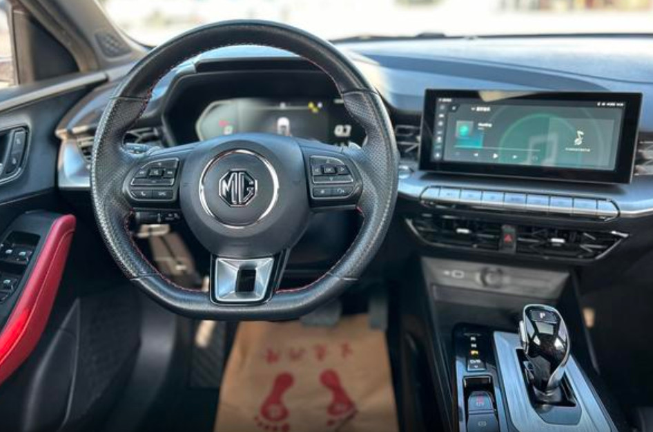 MG5 2021 Model Facelift 300TGI DCT Luxury Edition SAIC Group Compact Car Gasoline 1.5T 173HP L4