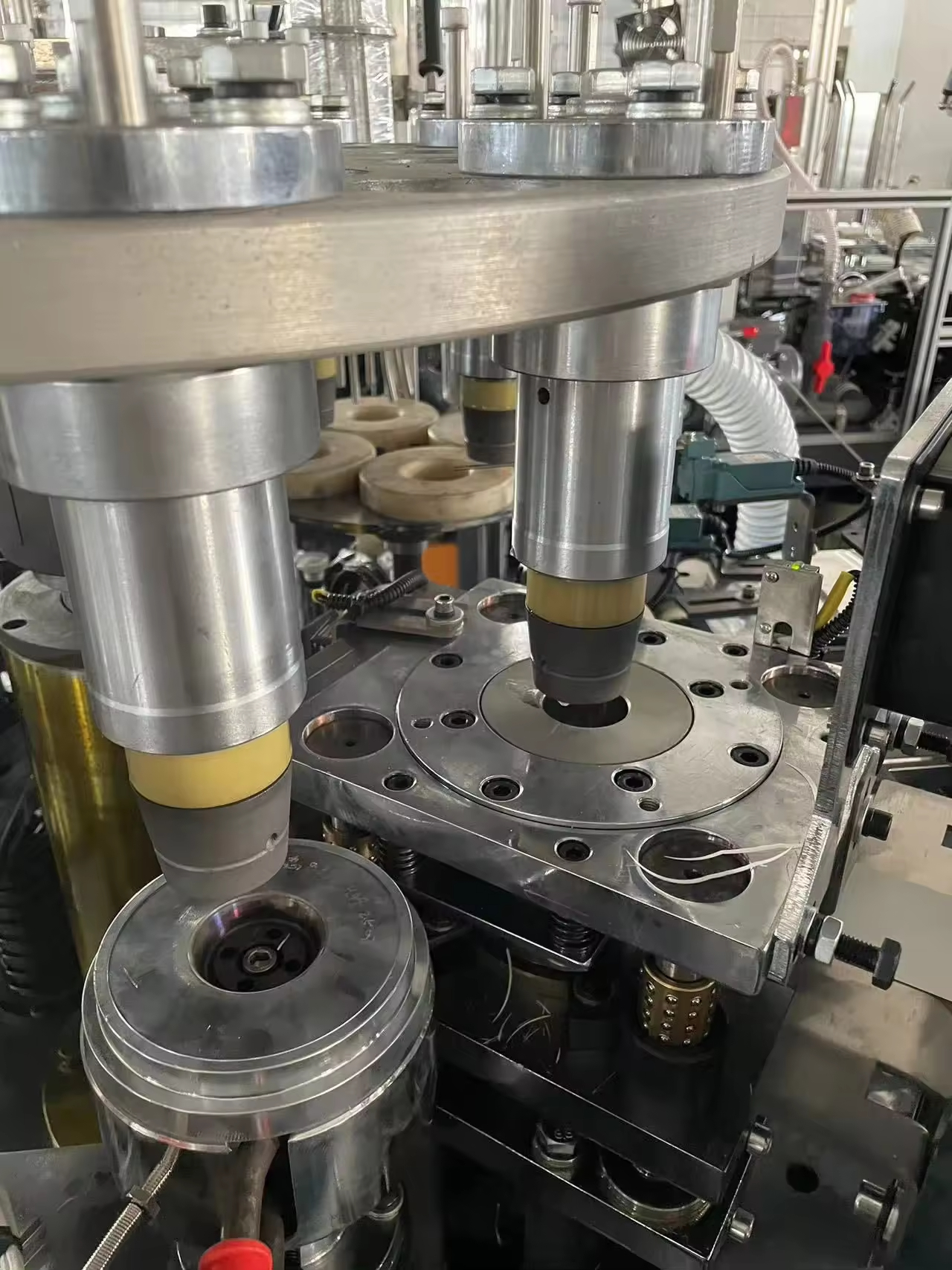 High Speed 100-110pcs/min Fully Automatic Paper Cup Making Machine for Direct Purchase