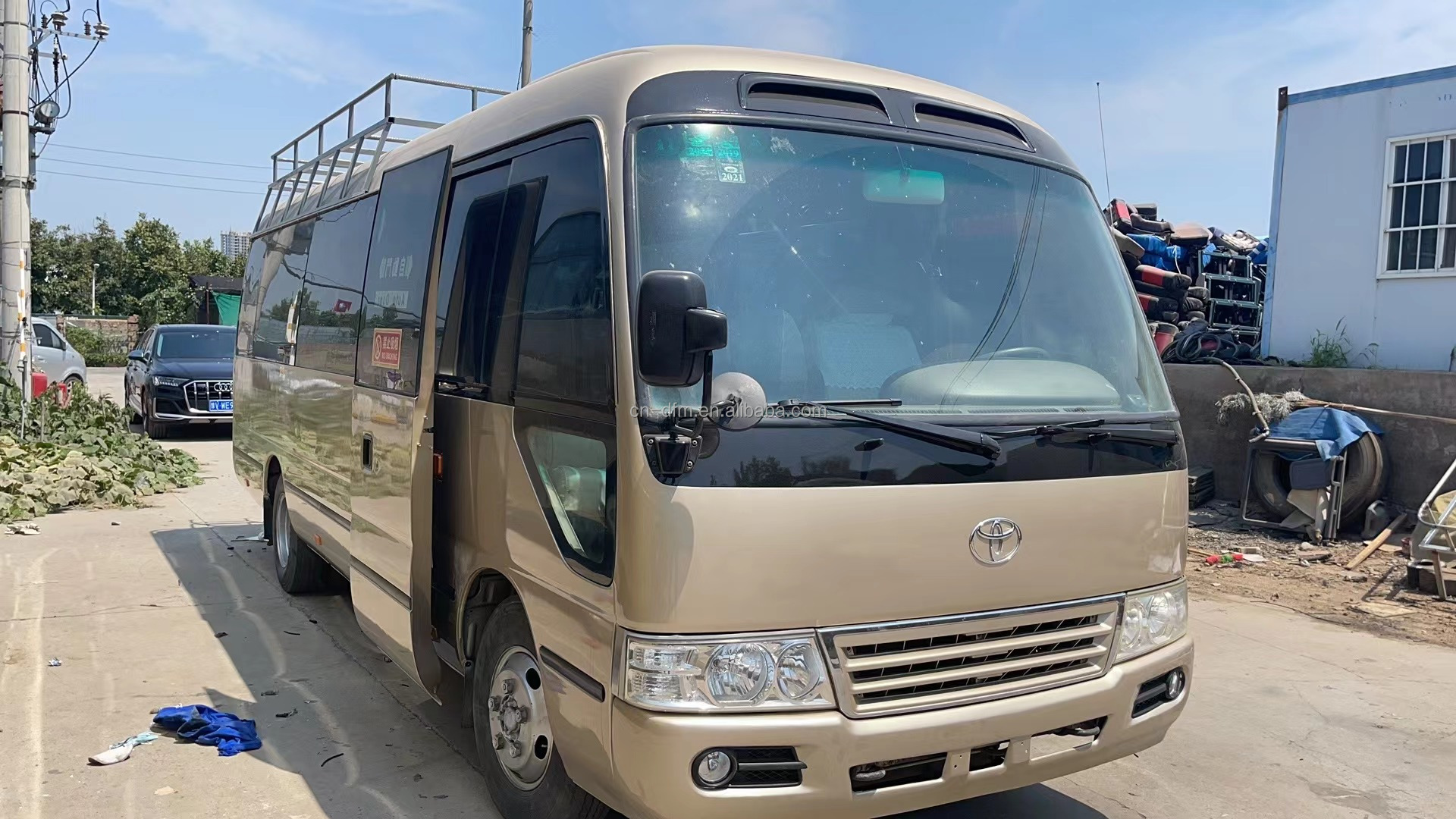 30 Seater Japan Used Bus Manual Toyota Coaster Bus with 7005*2040*2785mm Dimensions