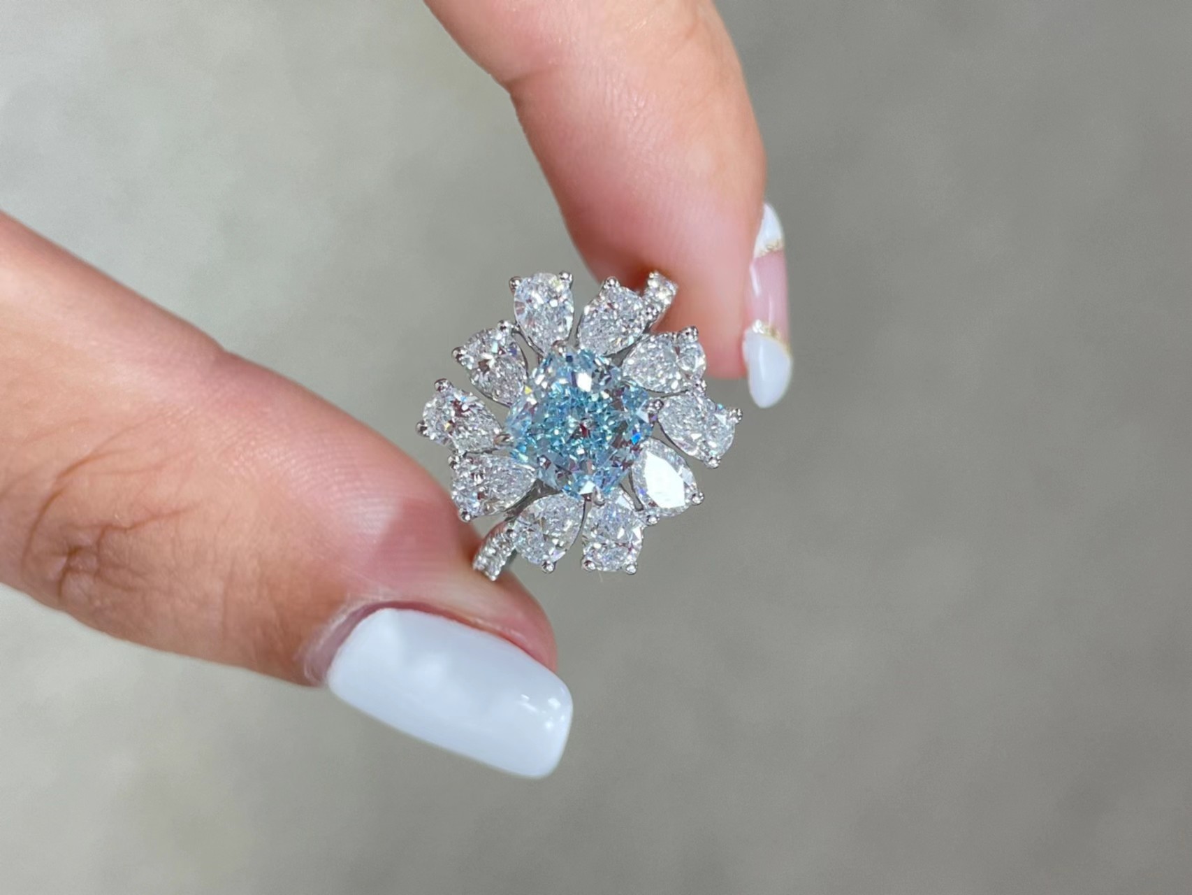 3.284ct Cushion Cut Sky Blue CVD Synthetic Diamond Rings Luxury 18K White Gold Set
