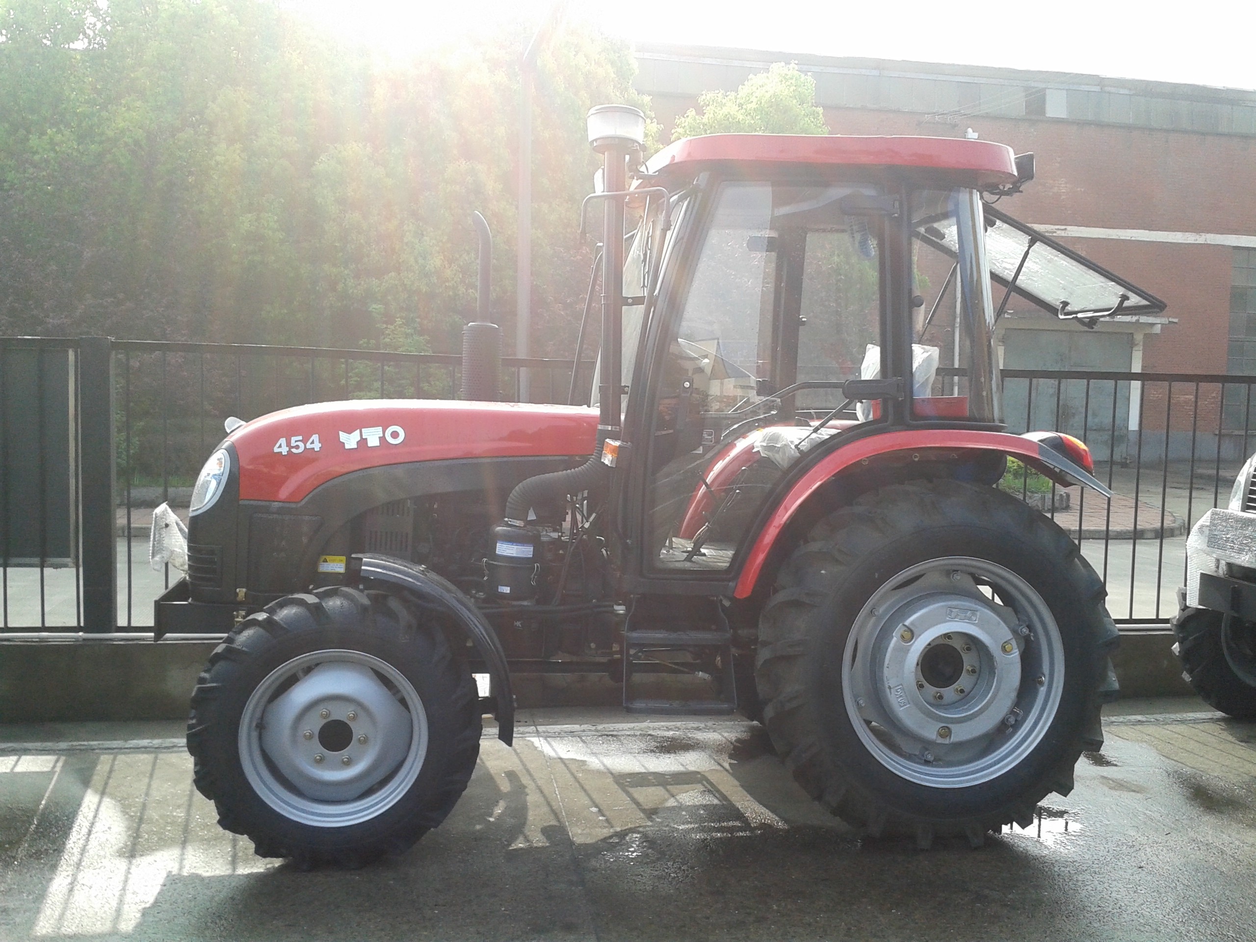 YTO MF404 Agriculture Farm Tractor , 40HP 4 Wheel Steer Tractor