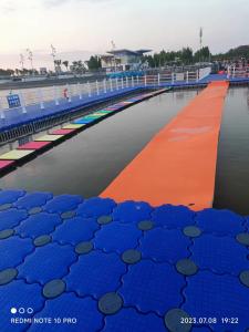 Wholesale UV Resistant Non Slip PE Docks Plastic Pontoon from china suppliers