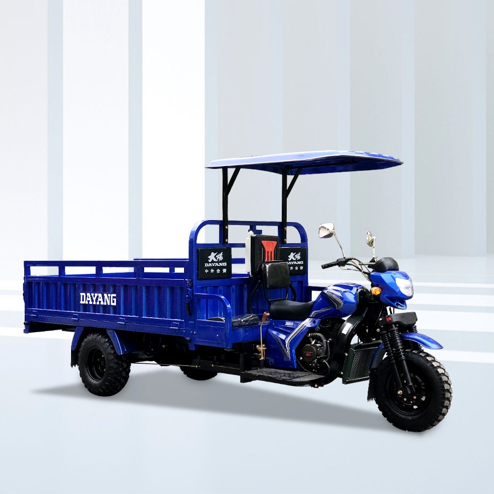 350cc Red Hanhu Cargo Tricycle 5 Wheels and from Dayang for Large Cargo Transportation