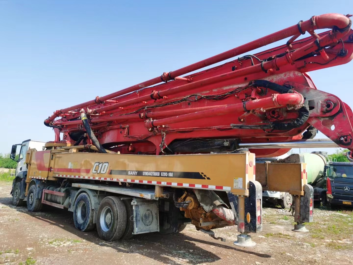 Sany high performance used 62m concrete pump truck suitable for large building construction
