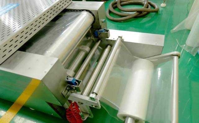 SN-420D Auto Packing Machine 14.5KW Four Side Sealing Machine PLC Controlled