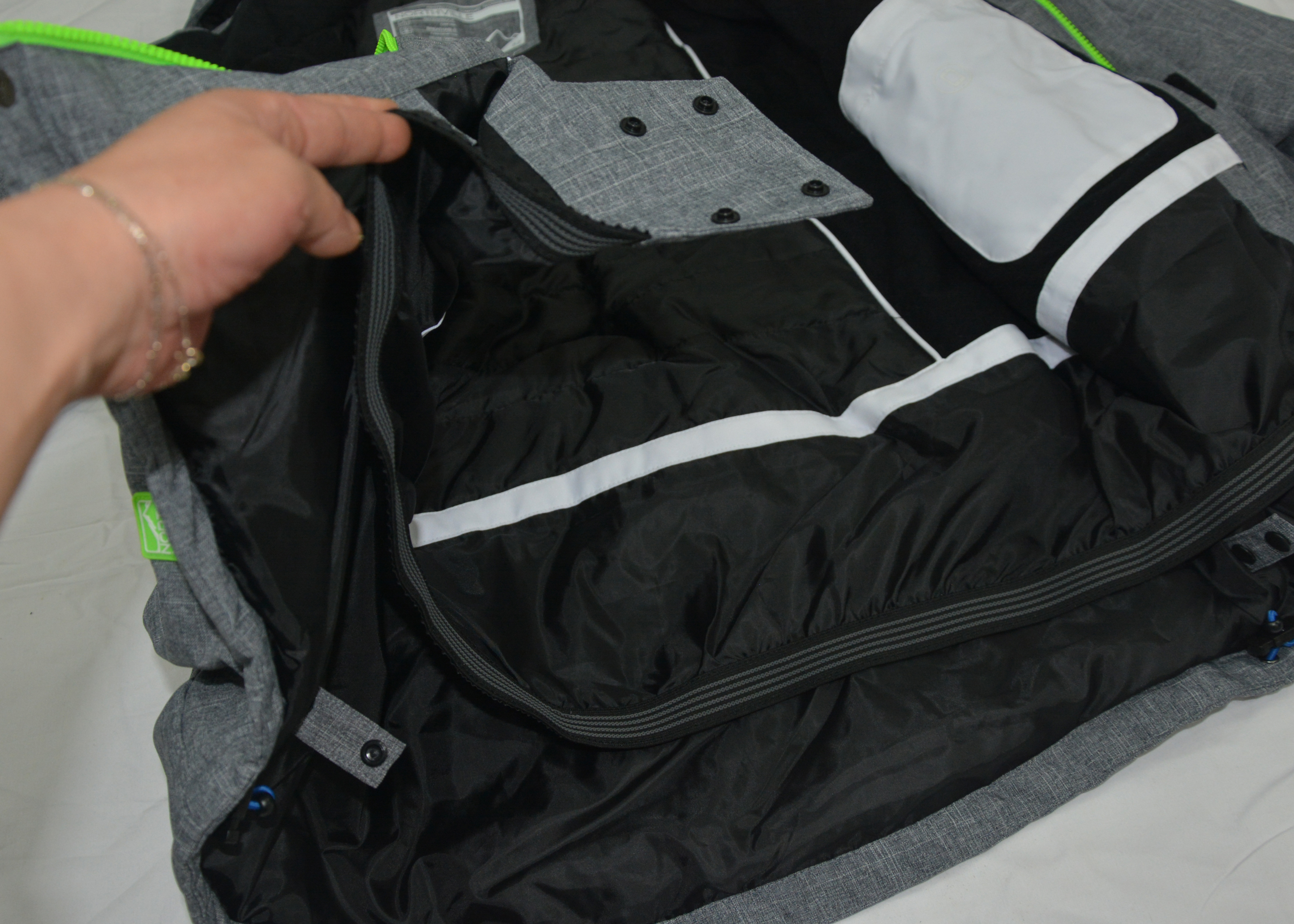 Colorful Mens Quilted Ski Jacket , Waterproof Mens Grey Ski Jacket