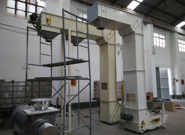 Stainless Steel Small Z Inclined Type Bucket Conveyor For Powders Granule