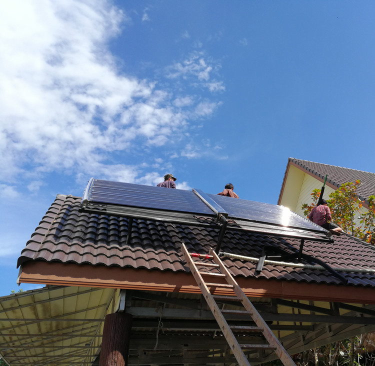 Commercial Vacuum Tube Solar Collector Vertical Mounted 25 - 30 Tubes / Set