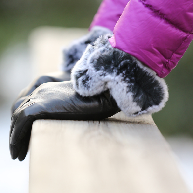 Beautiful Design Colored Leather Gloves , Rabbit Fur Gloves Black Color