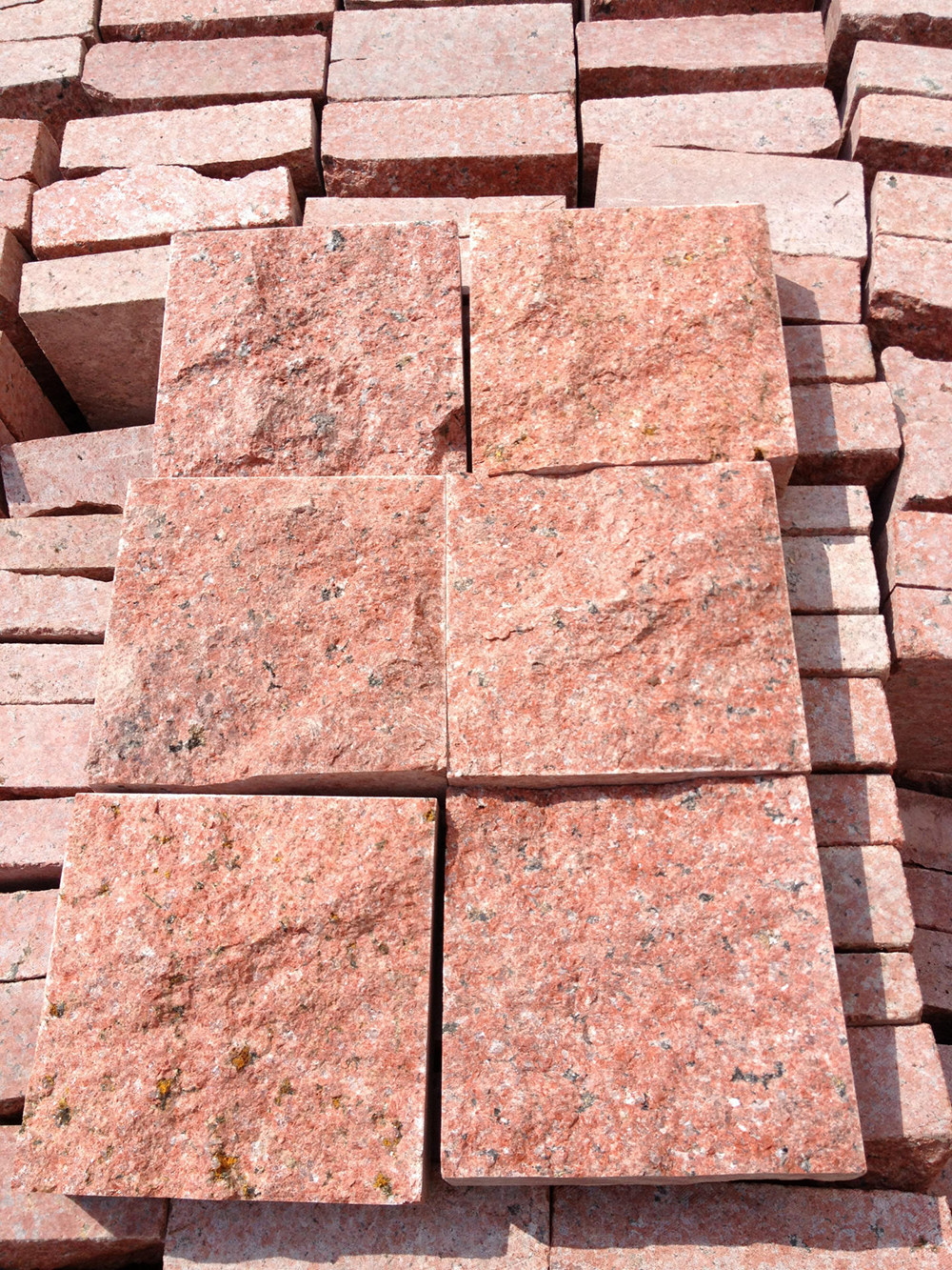 Red Color Rough Granite Kitchen Countertop Floor Tiles 50x50 Slab 2.73 g/cm3