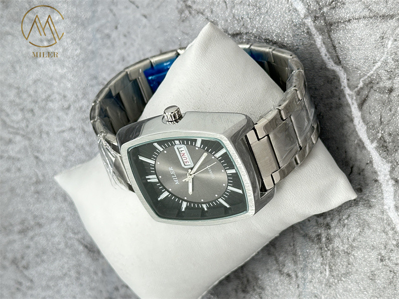 Business Quartz Design Wrist Classic Waterproof Watch for Men and Women Custom