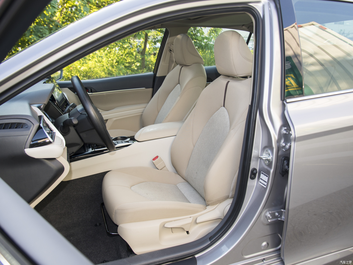Electric One key lifting Anti-pinch Front Window Automobiles Vehicles TO-YOTA C-amry 4 Wheel Petrol Car 0km Used Car