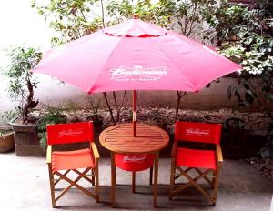 Wholesale China LFurniture Double Foldable Wooden Beach Chair with Wooden Ice Bucket Table and Beach Umbrella-9 from china suppliers