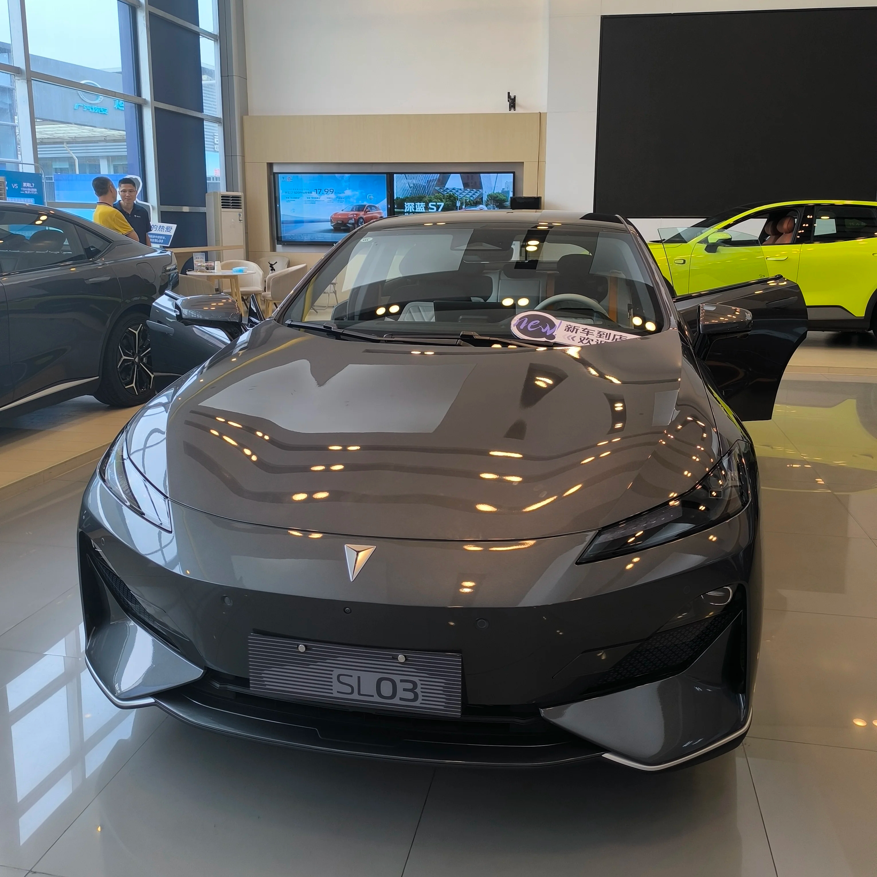 515-705km Cruising Range 100% Electric Energy Vehicle Chang'an Shenlan SL03 Sports Car