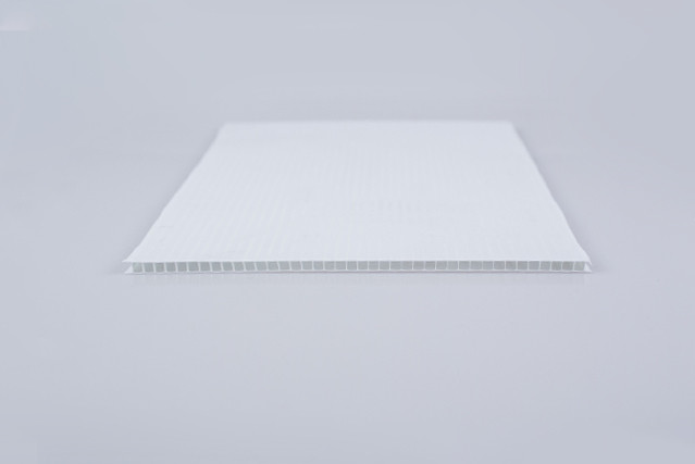 Clear White PP Hollow Sign Berrerage Pallet Board ODM Corrugated Plastic For Greenhouse