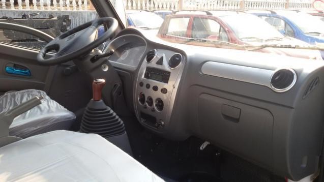 RHD 1.0 Tons Loading Capacity SINOTRUK CDW 4x2 Light Cargo Truck / Mini Truck for sale