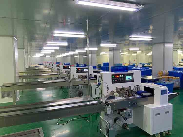 Customized Automatic Pillow Packing Machine 2.8KW Gloves Packaging Machine