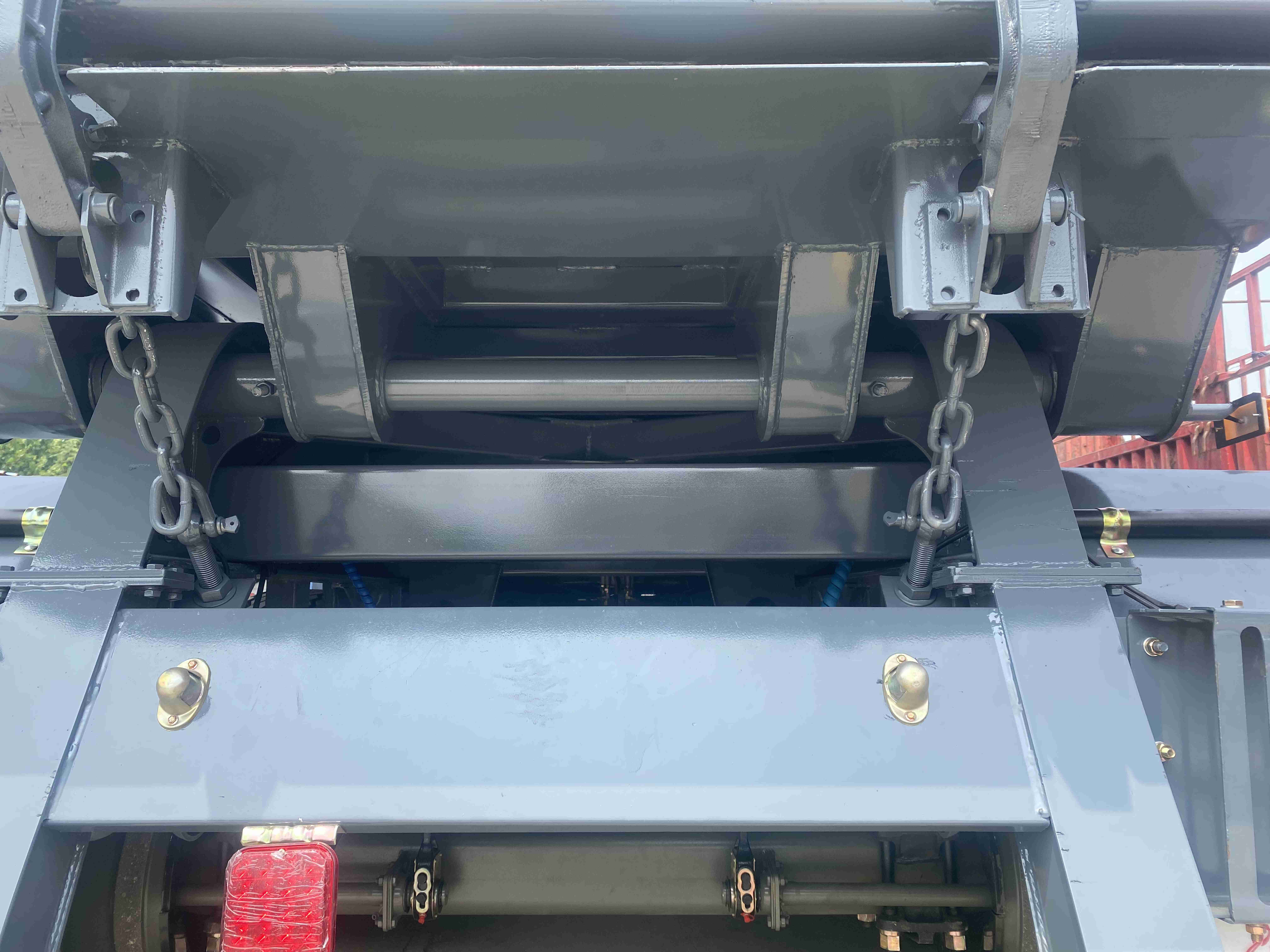 Air Suspension 3-axis 4-axis Hydraulic Lifting Rock Heavy-duty Truck Sand Semi-trailer 60 Ton Rear Flip Semi-trailer